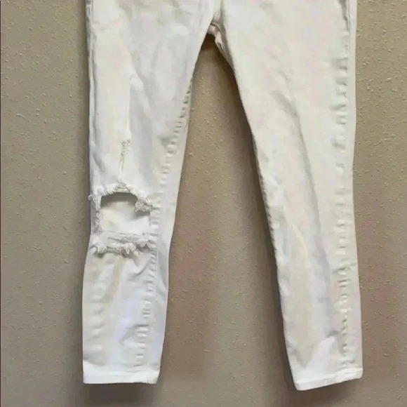 ABERCROMBIE & FITCH Women’s Distressed White Jeans - Picture 2 of 4